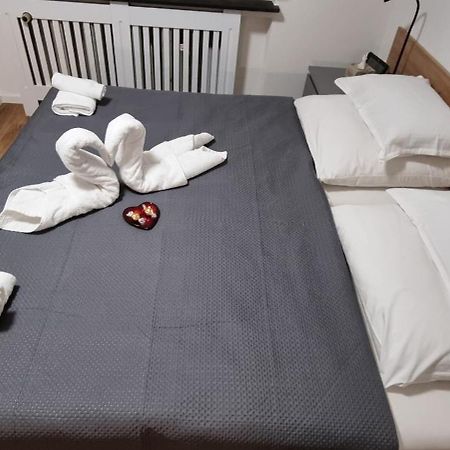 Studio Apartment Naehe S-Bahn Inklusive Parkplatz Oberesslingen Zewnętrze zdjęcie